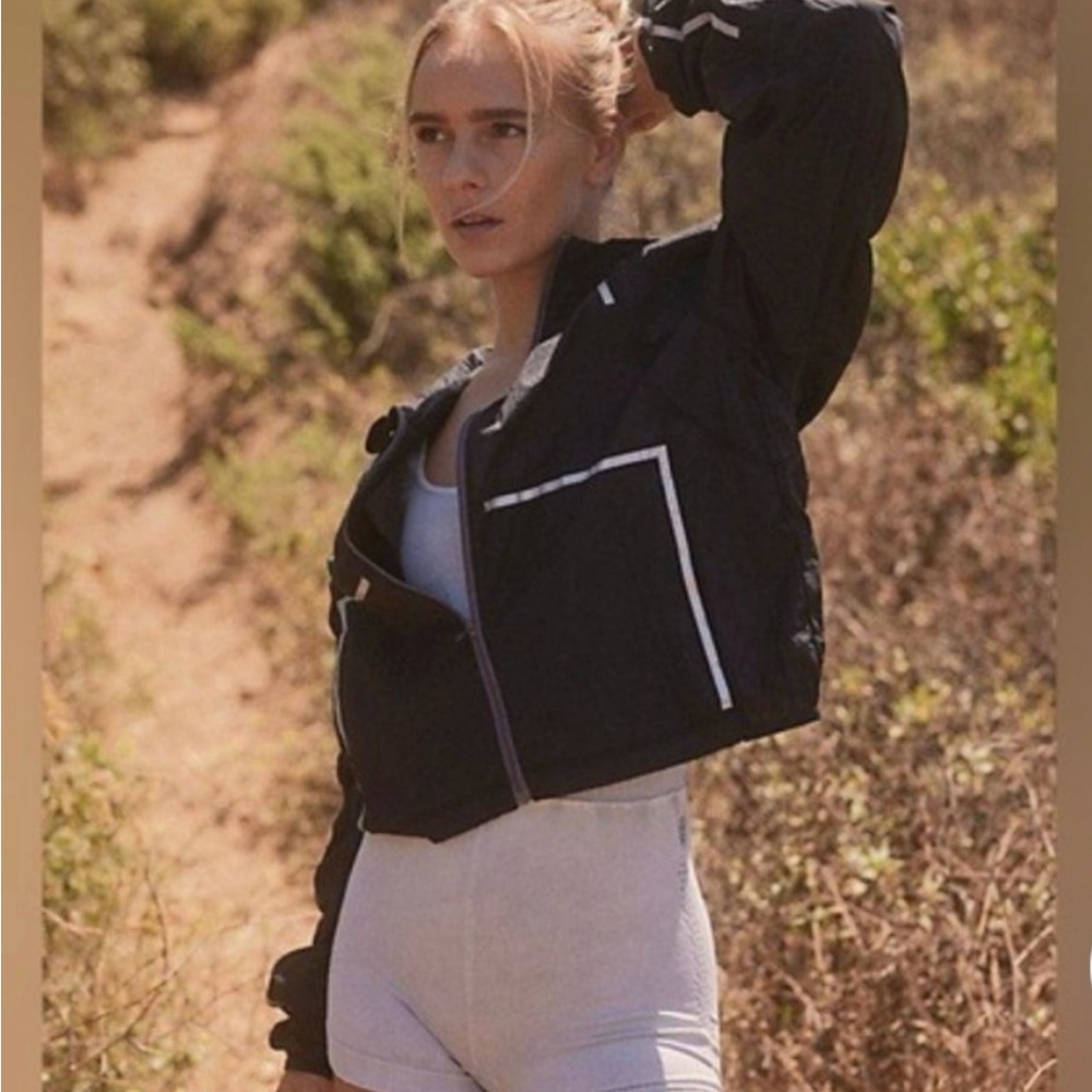 NWOT FREE PEOPLE Great Escape run windbreaker XS